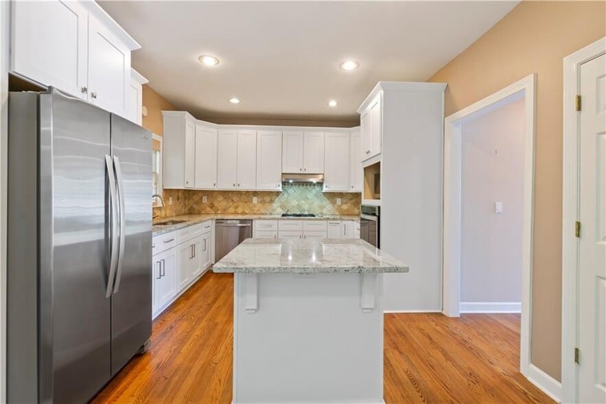 Building Photo - 7205 Fawn Lake Dr
