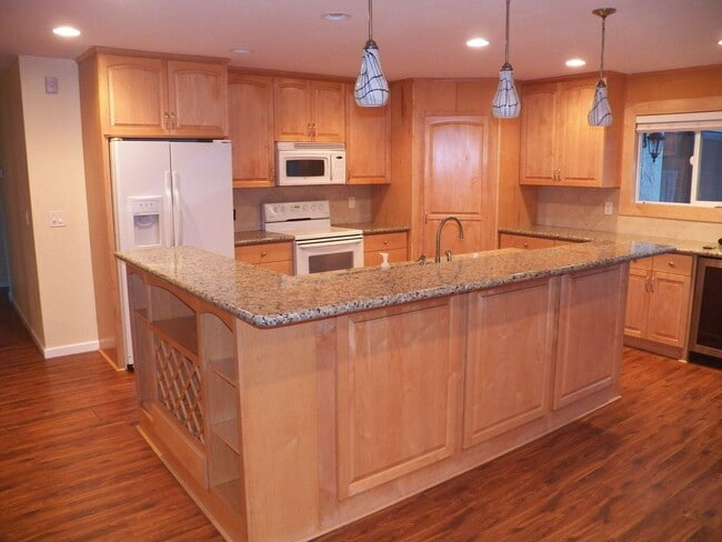 Building Photo - 4 Bedroom Home for Rent Westwood-Minden
