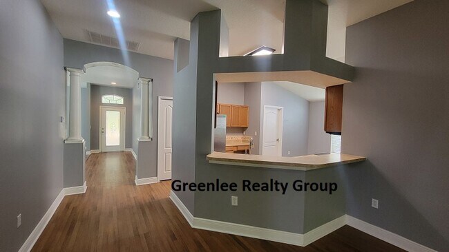 Building Photo - Gorgeous 4 Bedroom/2 Bathroom Home in Sunc...