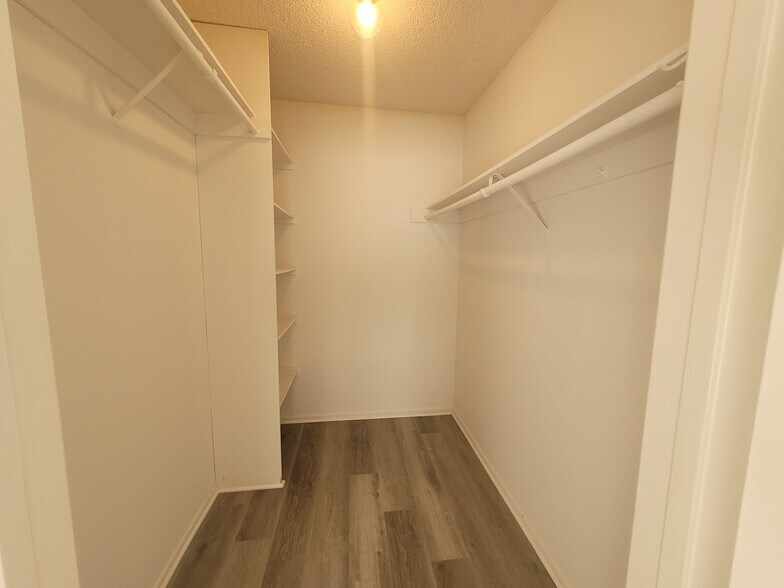 Building Photo - Eastborne III Apartments