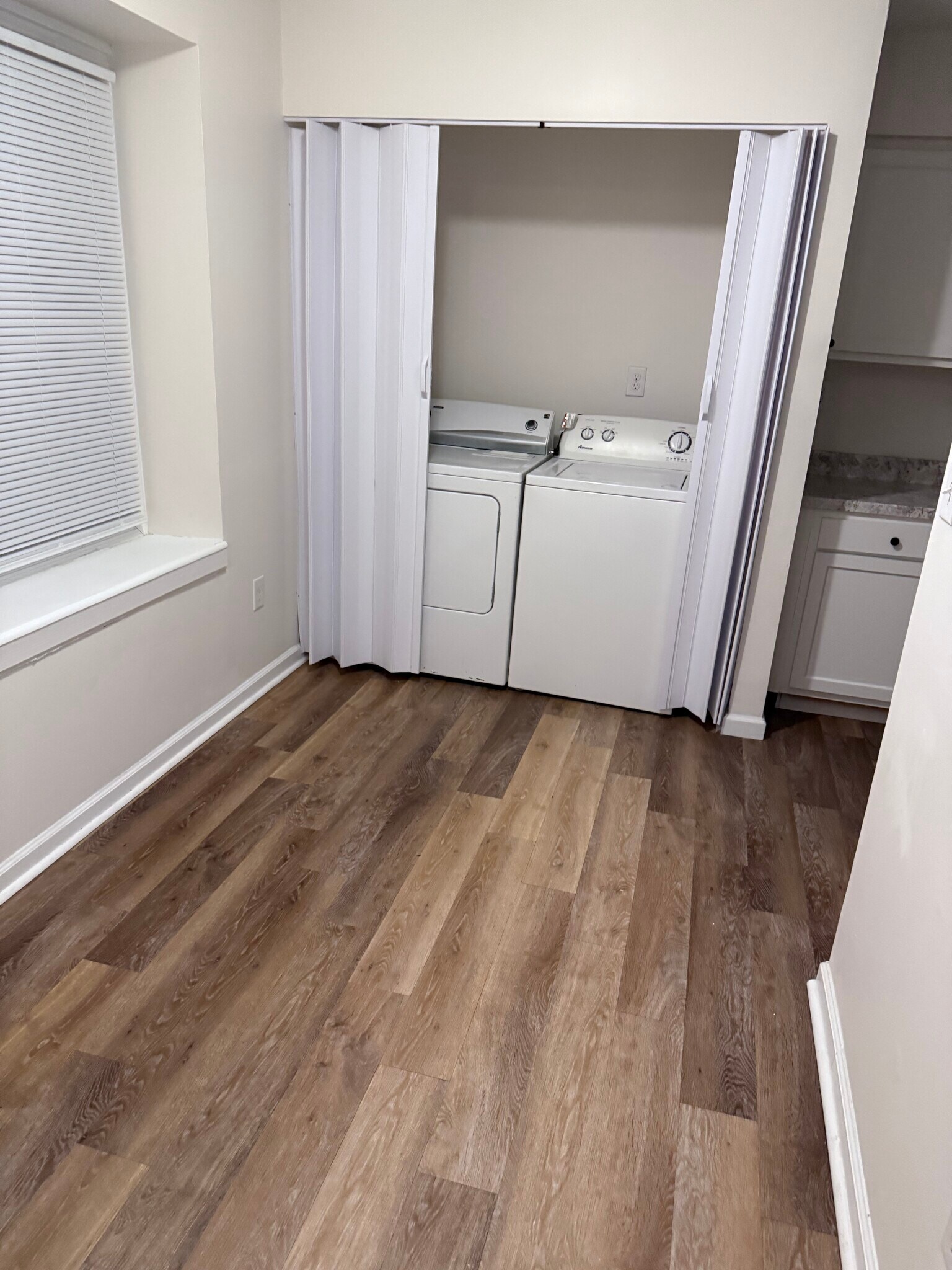 Eat in Kitchen & Washer/Dryer - 2726 Janice Lynn Ct