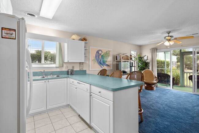 Building Photo - First Floor Seasonal Rental Available December 1, 2025-June 30, 2026-Golf Colony 40S