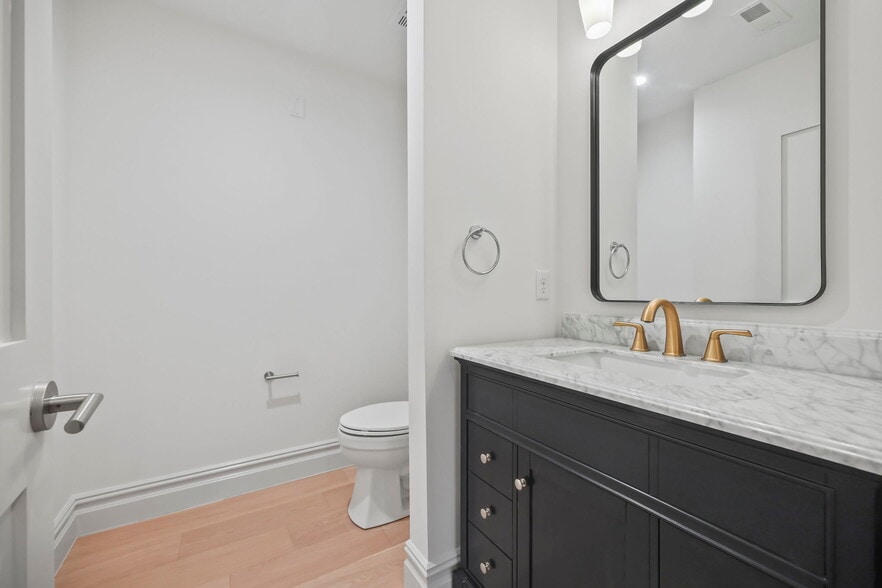 Full Bathroom - 1209 Littleton Rd
