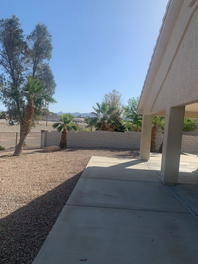 Building Photo - Gated Los Lagos Home