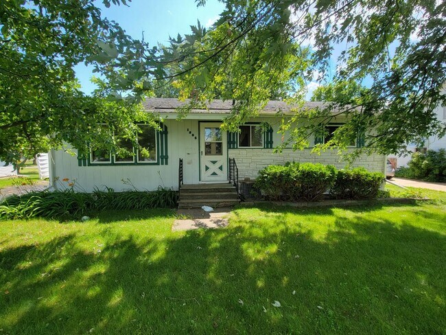 Building Photo - 1805 5th Ave