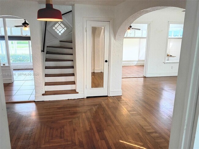 Building Photo - 2346 SW 20th St