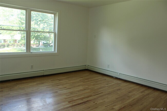 Building Photo - 8 Tanglewood Dr