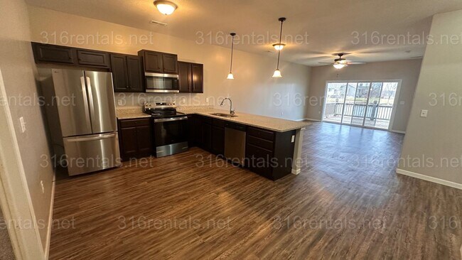 Building Photo - 449 S Longbranch Dr