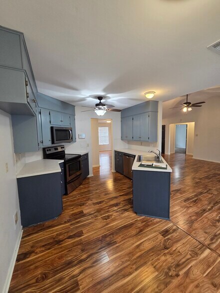 Building Photo - 3002 Oakbrook