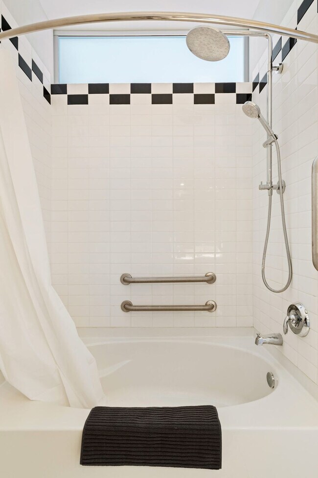 Building Photo - 309 Vine St