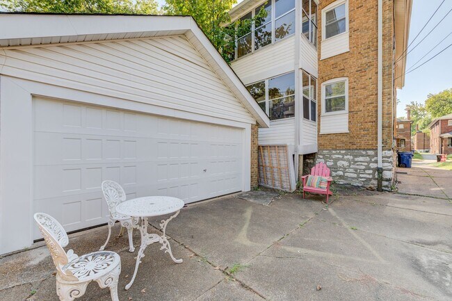 Building Photo - 7125 Tulane Ave