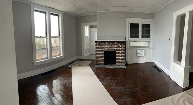 Building Photo - 916 3rd St SW