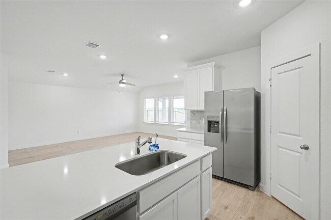 Building Photo - 3930 Langridge Dr