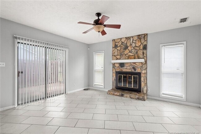 Building Photo - 920 Inglewood Ln