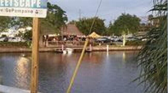 Building Photo - 1420 SE 4th Ave