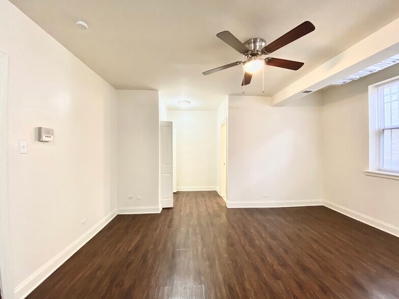 Building Photo - 4756 N Maplewood Ave