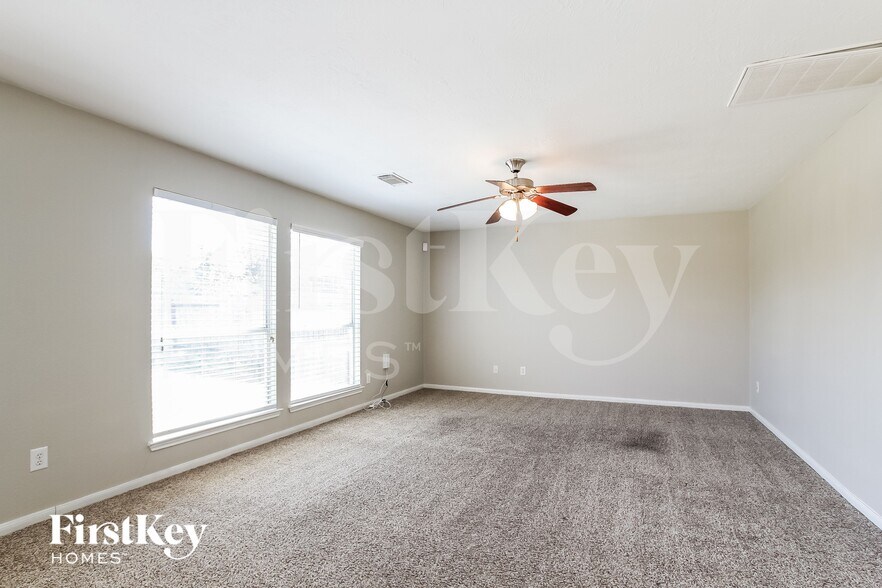 Building Photo - 2811 Long Grove Ln