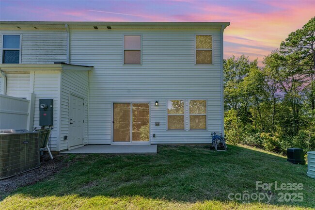 Building Photo - 2352 Belterra Dr