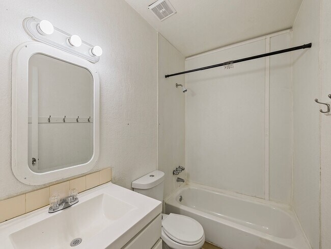 Building Photo - Sumac3041 (MK-LN)