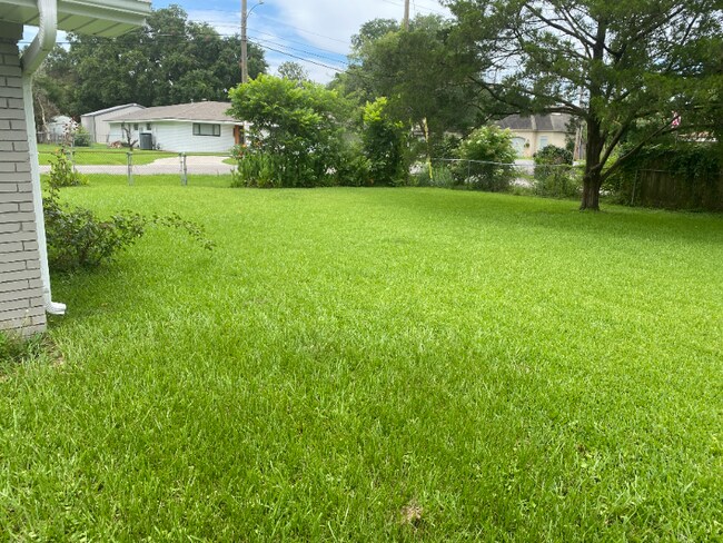 Building Photo - 111 Greenwood Dr