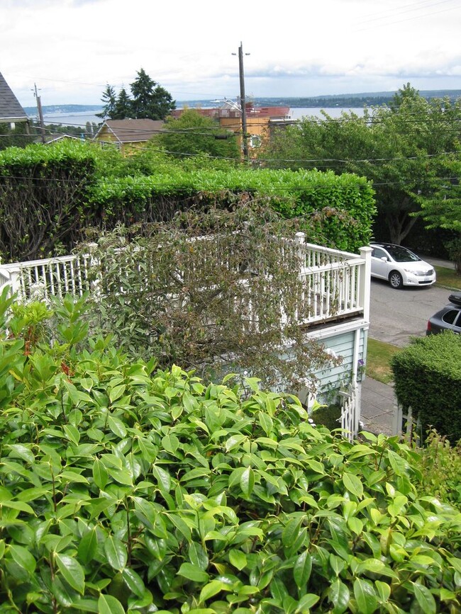 Building Photo - 3bd/2ba House in Leschi