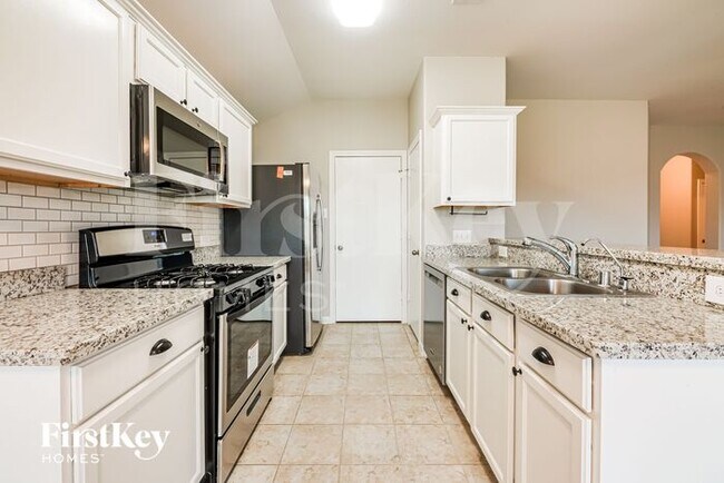 Building Photo - 5212 La Rocco Way