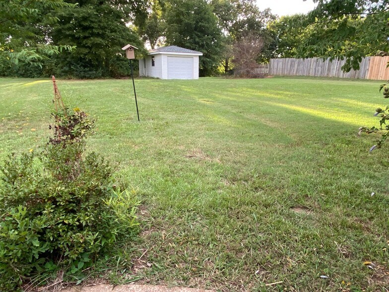 Building Photo - 117 Camellia Dr