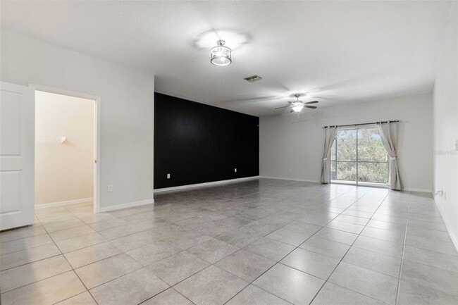 Building Photo - 10687 Lake Montauk Dr