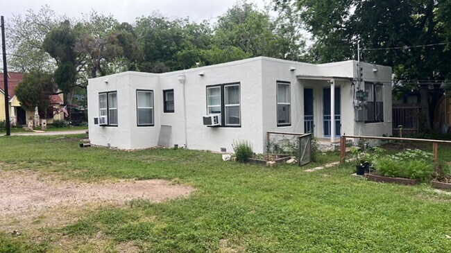 Building Photo - Ave G-5009