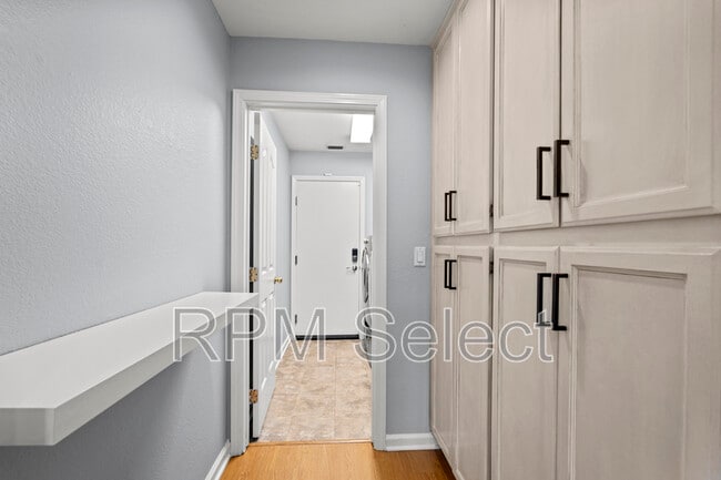 Building Photo - 5183 Bissett Way