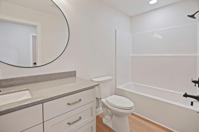 Building Photo - 614 6th St NW