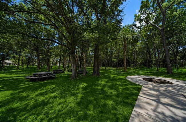 Building Photo - 1400 Gandy Blvd N