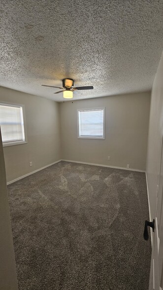 Building Photo - 1006 S Plains Park Dr
