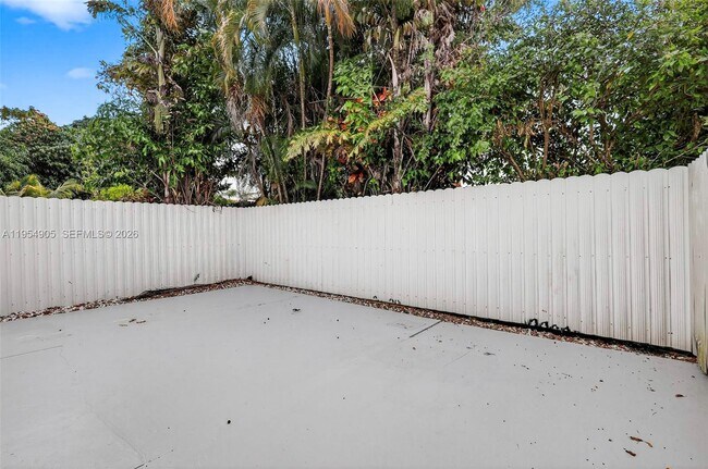 Building Photo - 1632 SW 19th Ter