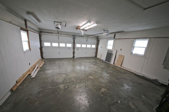 Building Photo - 3801 W Woodyard Rd