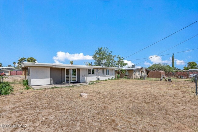 Building Photo - 227 S Ave B