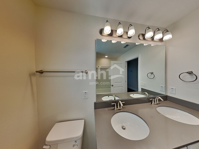 Building Photo - 2800 Ponds Trl