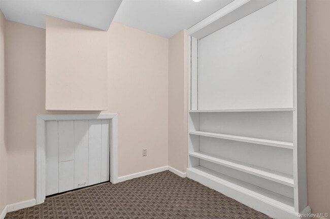 Building Photo - 2003 Regent Dr