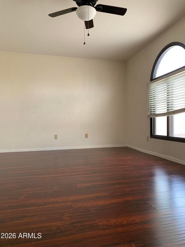 Building Photo - 426 E Susan Ln