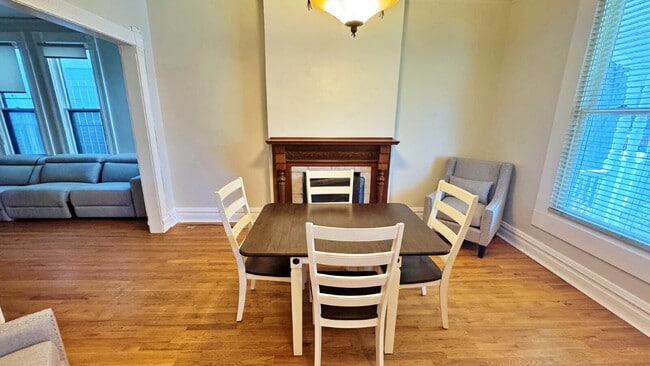 Building Photo - Historic Downtown 4 Bed 1.5 Bath Across from St Joes Hospital and Pres St Lukes.