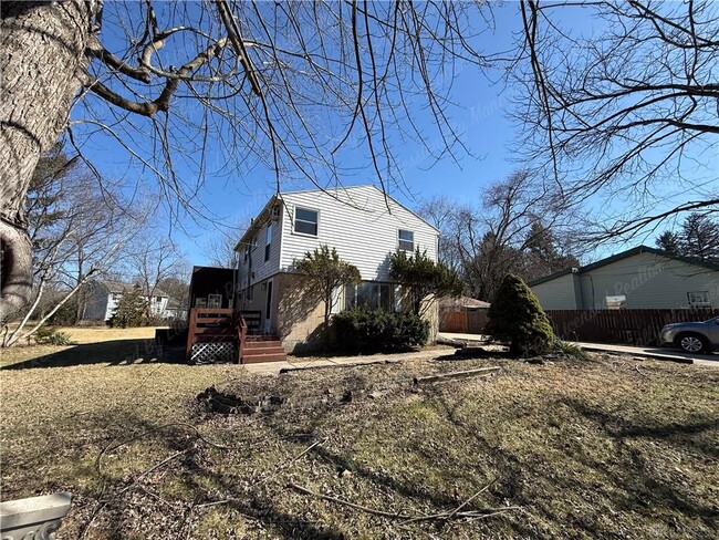 Building Photo - 675 Wright St