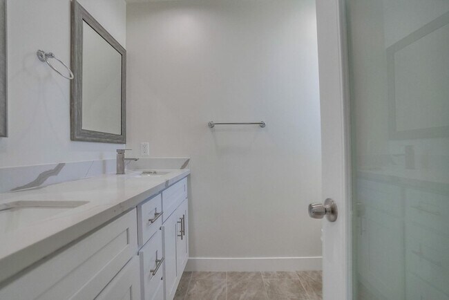 Building Photo - 441 W Queen St