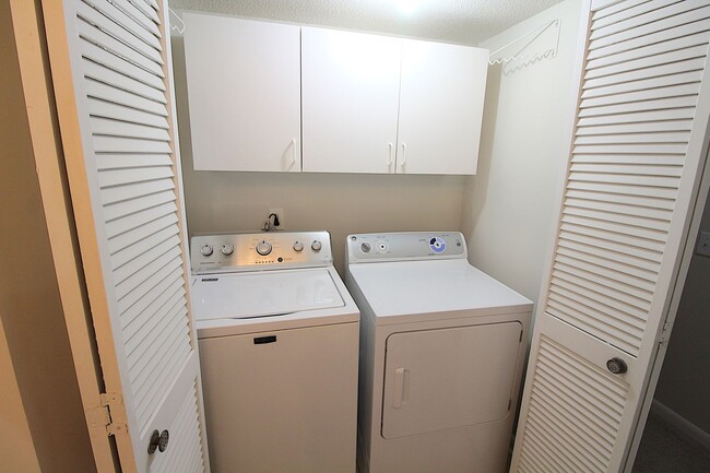 Building Photo - 2 Bedroom Condo in South Park!