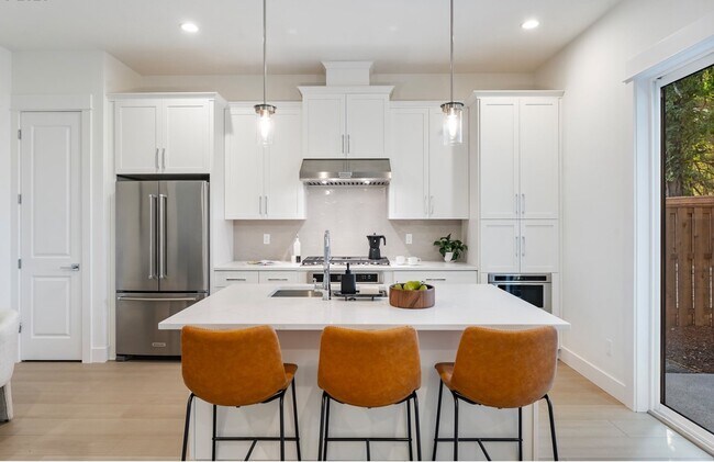 Building Photo - 15628 NW Raywood Ln