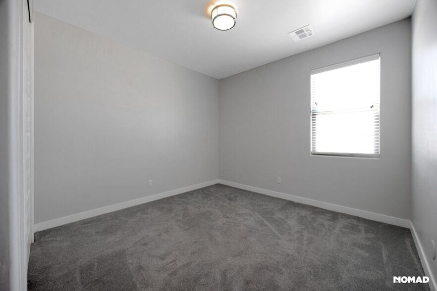 Building Photo - 3802 Nightingale Ave