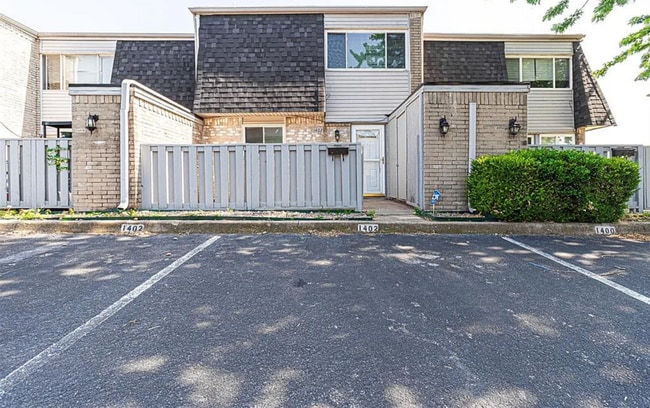 Primary Photo - 1402 Bill Carrol Dr