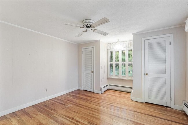 Building Photo - 14 Rip Van Winkle Cir