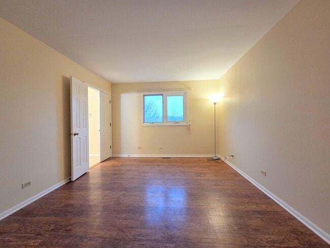 Building Photo - 1013 Meadow Lake Dr