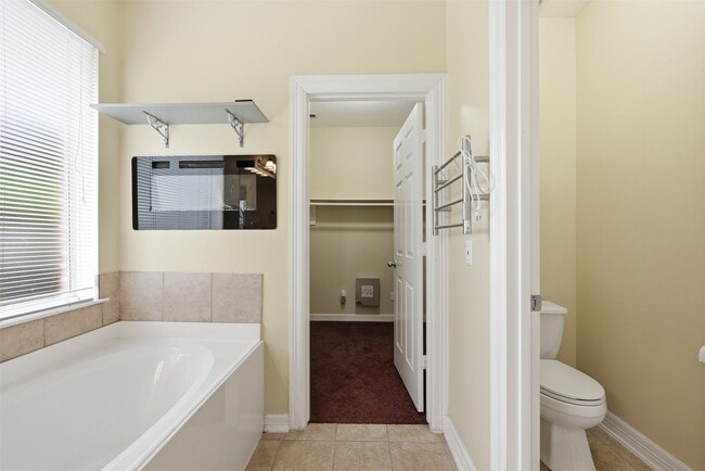 Building Photo - 25203 Oak Villa Dr