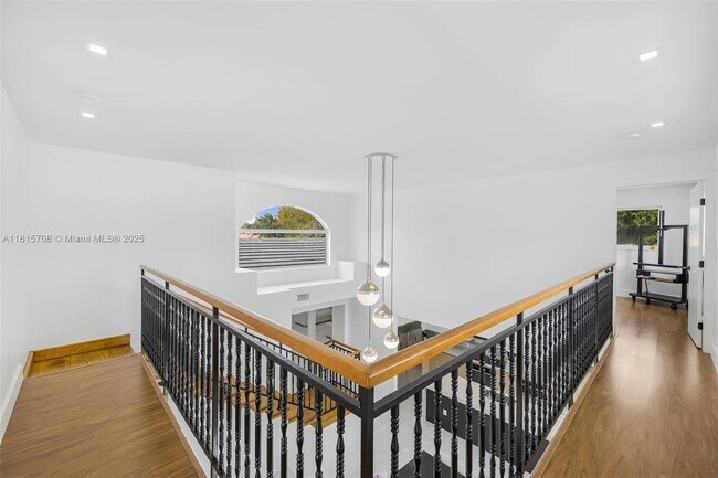 Building Photo - 1651 SW 13th Ave